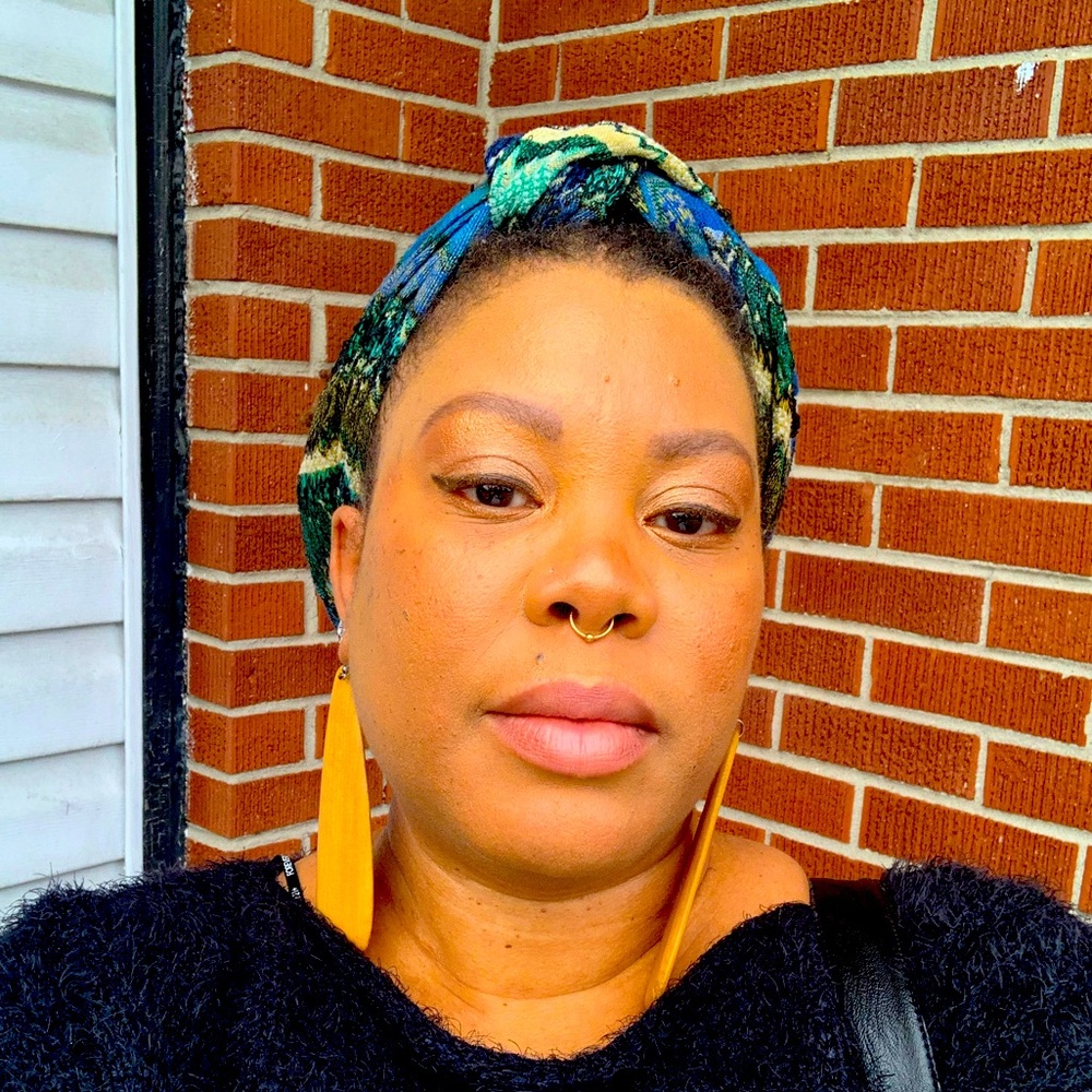 Meet your Posher, Kenisha